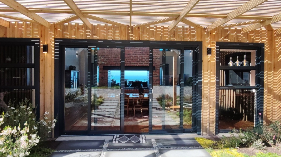 4 Bedroom Property for Sale in Hansmoeskraal A H Western Cape